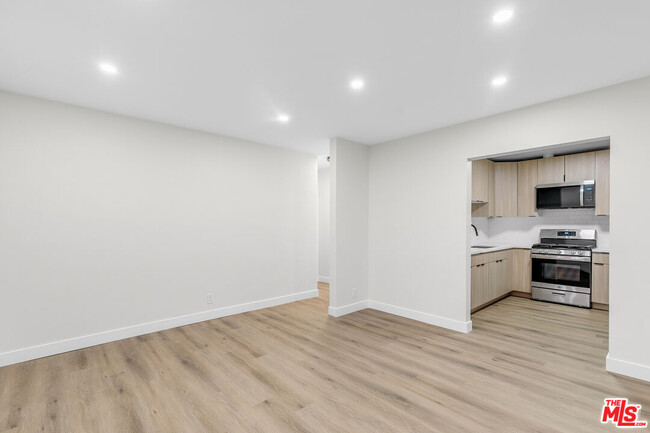 Foto del edificio - 1333 Barry Ave