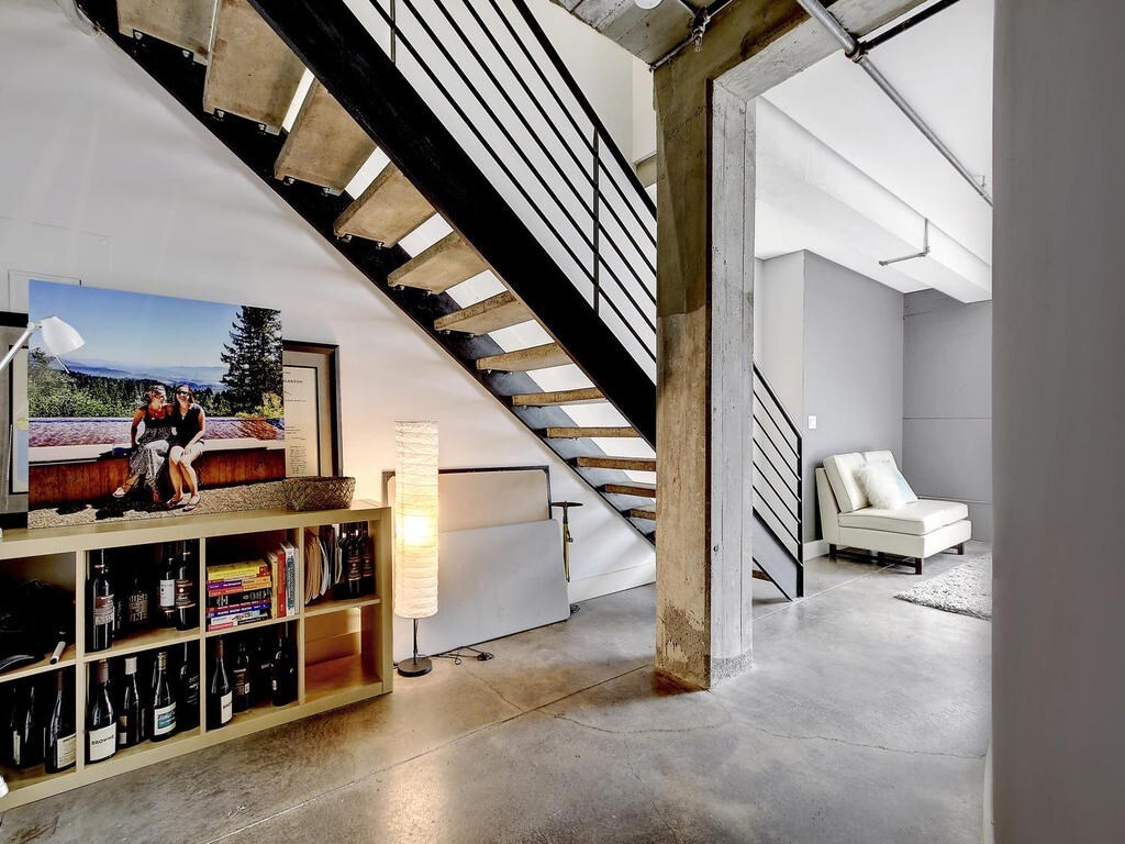 Foto principal - 410 E 5th St