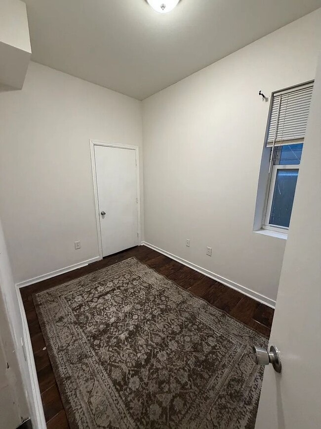 Photo - 1918 W Diamond St Apartment