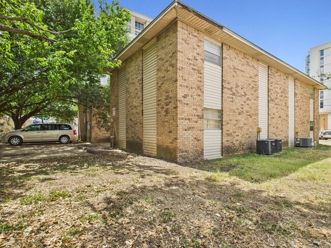 Building Photo - 403 Boyett St