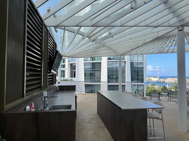 Building Photo - 1000 Auahi St