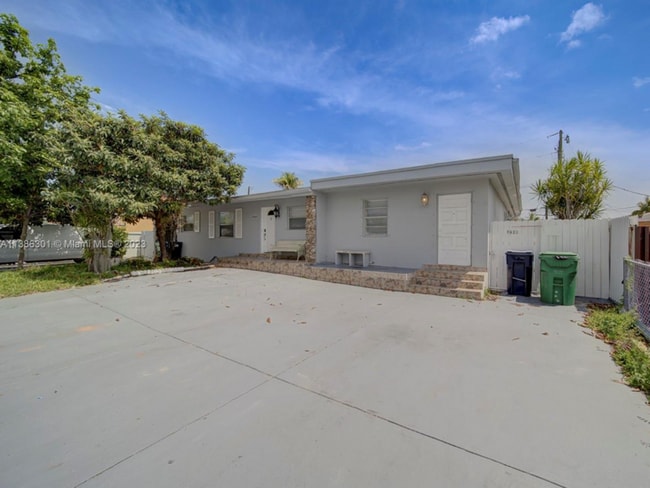 Building Photo - 7622 SW 21st St