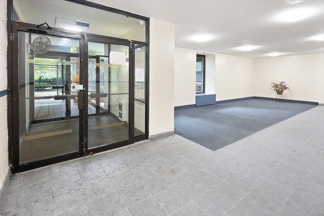Foto del edificio - 1199 E 53rd St