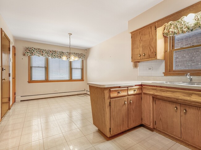 Building Photo - 2520 N Neva Ave