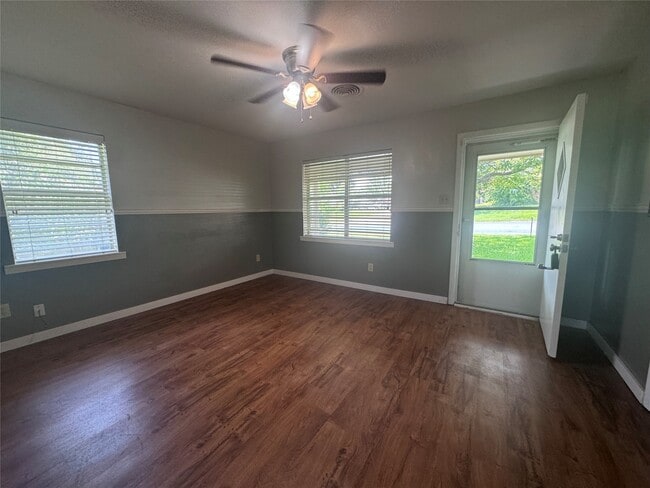 Foto del edificio - 802 Hillside Dr