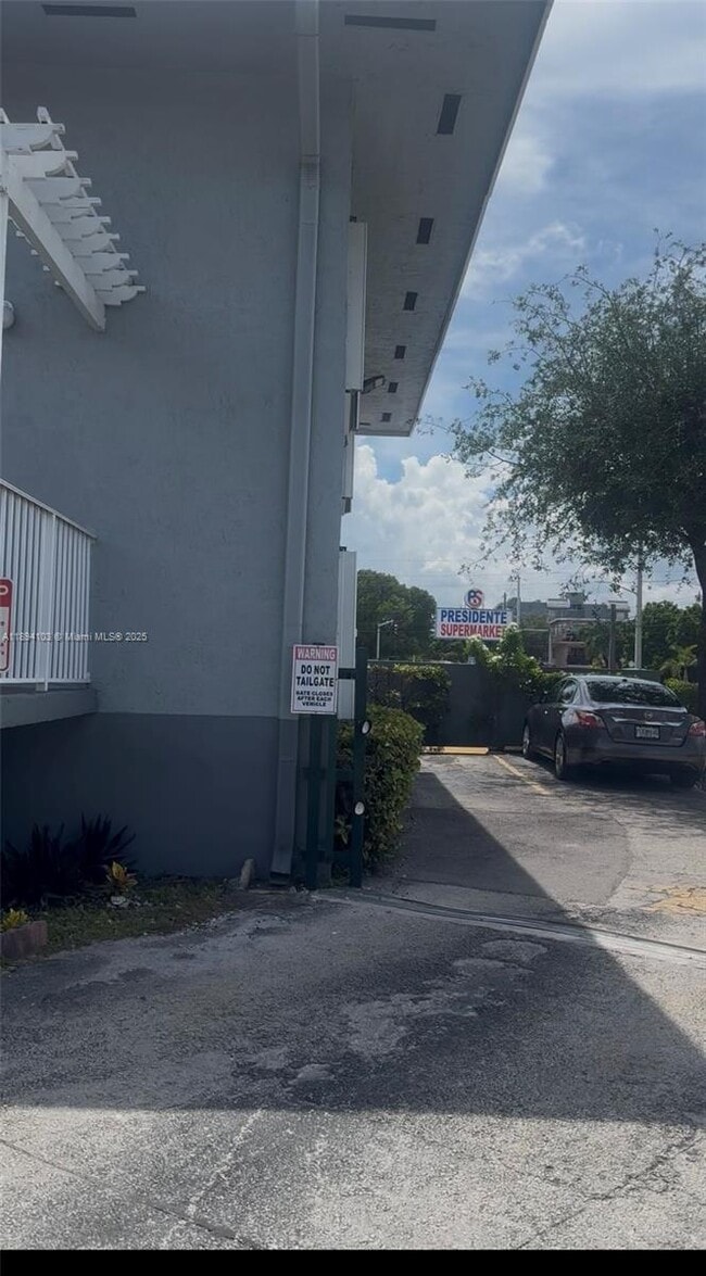 Foto del edificio - 1852 SW 7th St