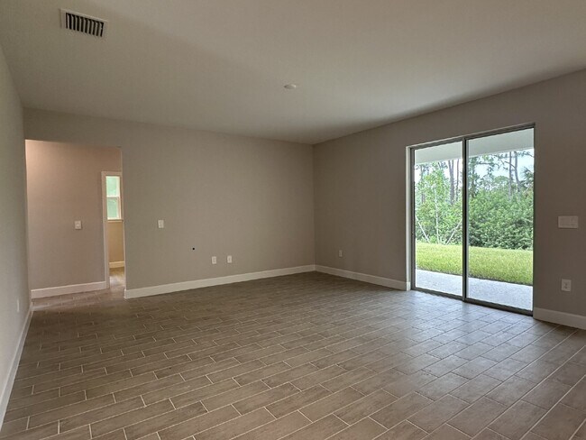 Foto del edificio - "3 bedroom, 2 bathroom home with a bonus r...