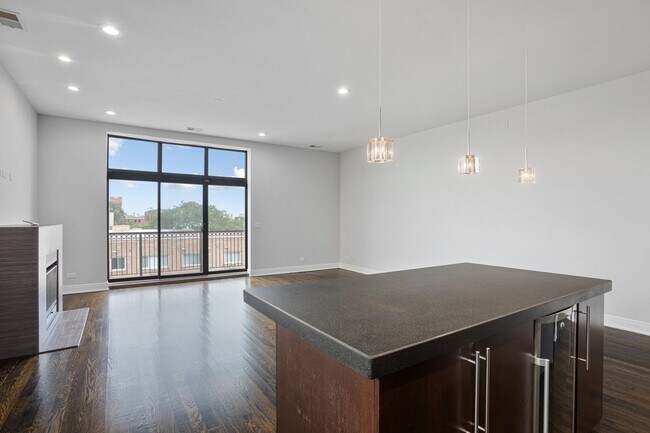 Foto del edificio - 1412 W Morse Ave