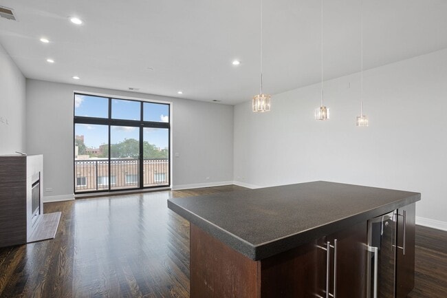 Building Photo - 1412 W Morse Ave