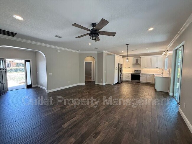Building Photo - 926 Feather Dr