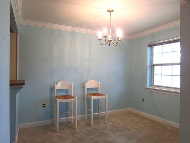 Foto del edificio - Conveniently located near Tysons, Metrobus, the Toll Road, and West Falls Metro.