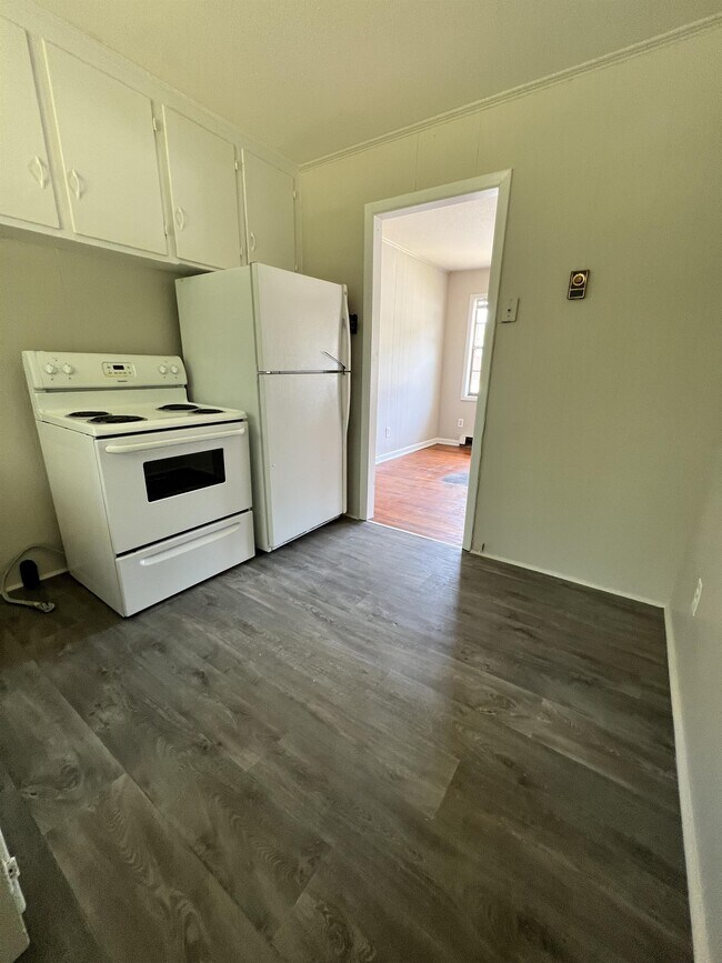 Building Photo - 4941C Fieldcrest Dr