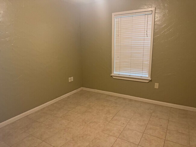 Foto del edificio - 570 Sterling Price St