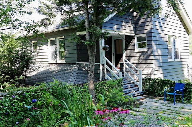 Building Photo - 54 W Branchville Rd