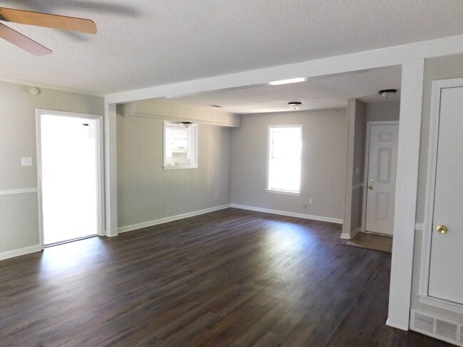 Foto del edificio - 6510 Heather Rd