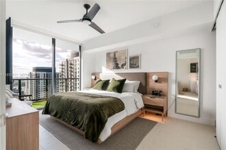 Building Photo - 601 NE 1st Ave