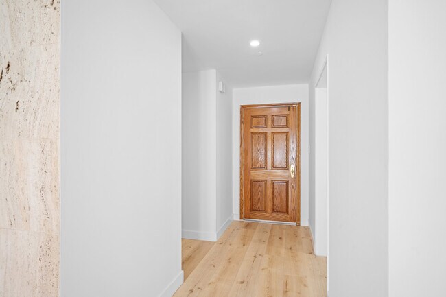 Building Photo - 630 Uclan Dr