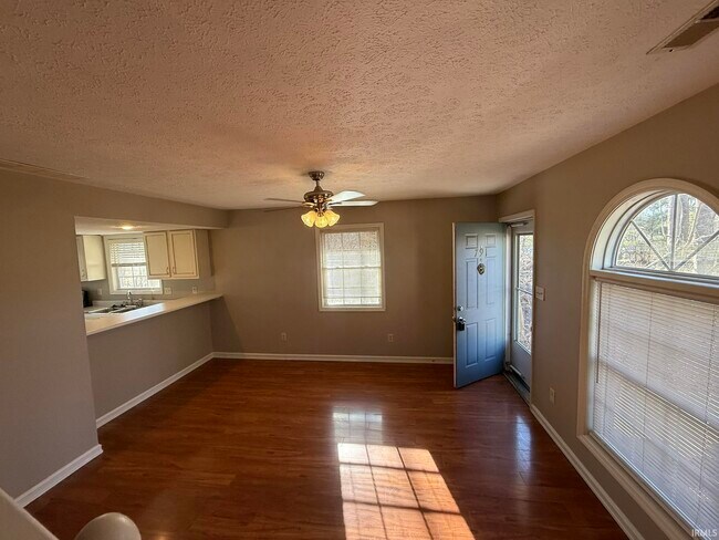 Foto del edificio - 791 E Sherwood Hills Dr