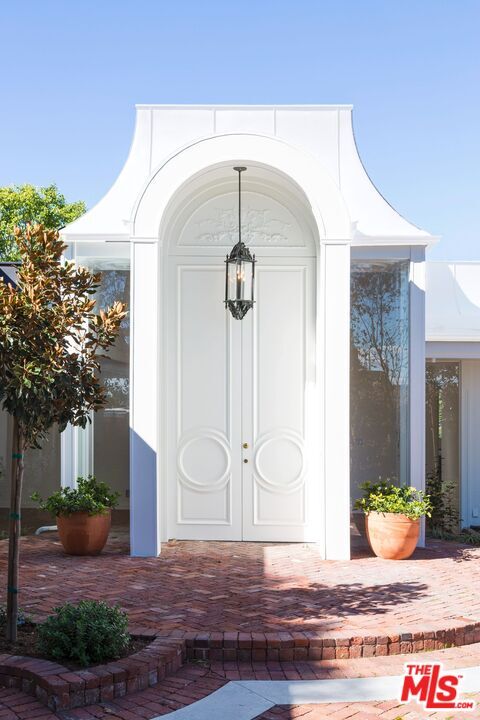 Foto del edificio - 1174 N Hillcrest Rd