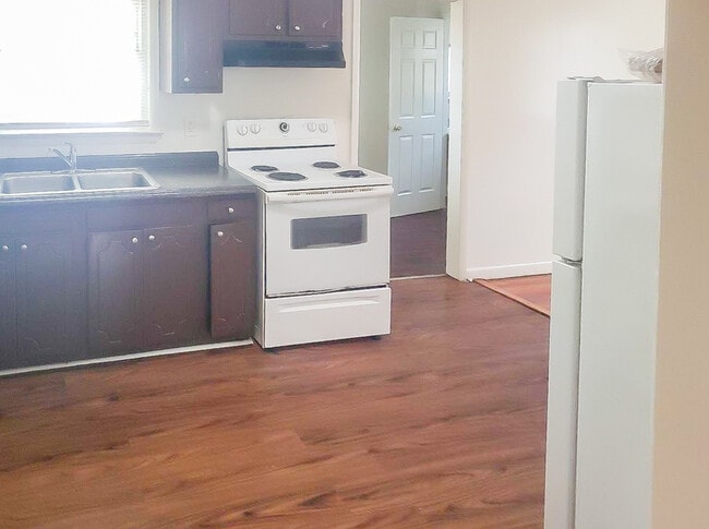 Building Photo - 2303 Maclin Cir