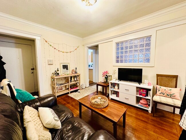 Building Photo - 458 Park Dr