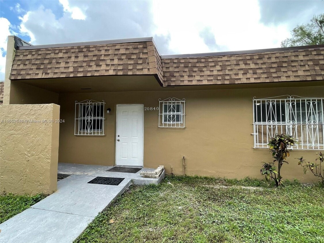 Primary Photo - 20840 NW 23rd Ave