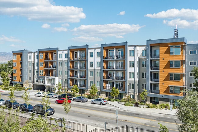 Building Photo - Artesian Springs