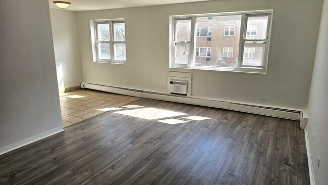 Foto del edificio - 2025 W Granville Ave