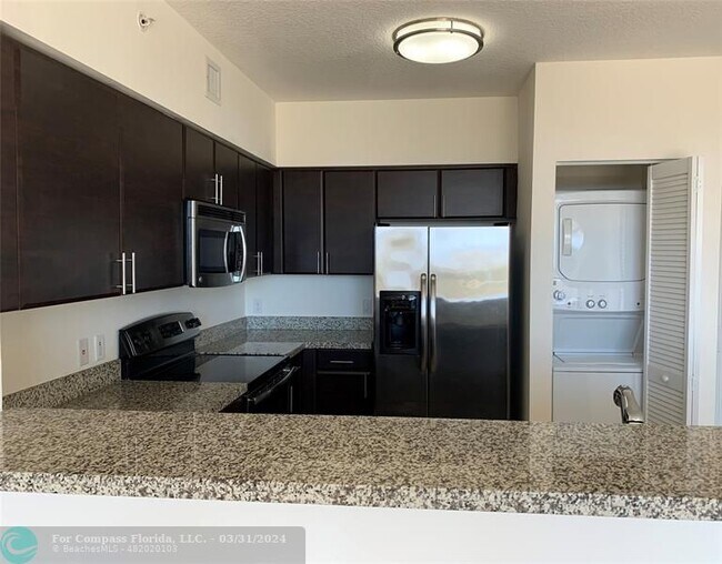 Foto del edificio - 987 SW 37th Ave