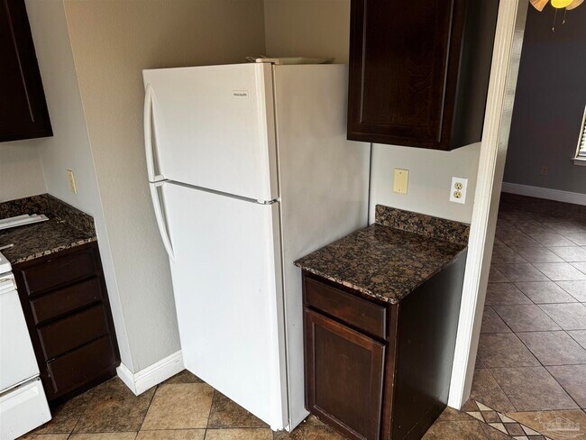 Foto del edificio - 8810 Fowler Ave