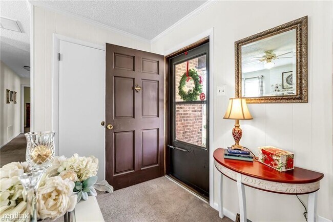 Foto del edificio - 3 br, 2 bath House - 131 W Steeple Chase Rd