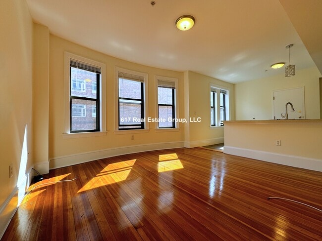Building Photo - 881 Massachusetts Ave