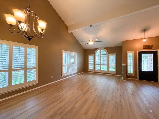 Foto del edificio - 3507 Santa Rosa Ln