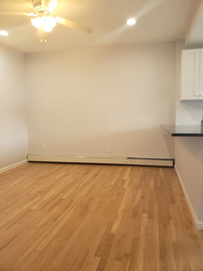 Building Photo - 649 Jersey Ave