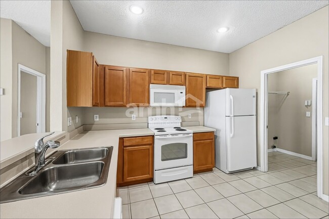 Building Photo - 4470 Waterside Pointe Cir