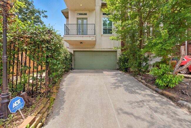 Building Photo - 1317 Bomar St