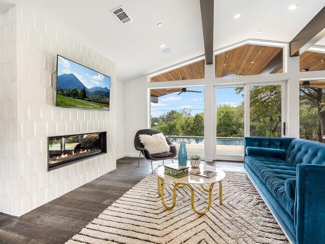 Foto del edificio - 2700 Rollingwood Dr