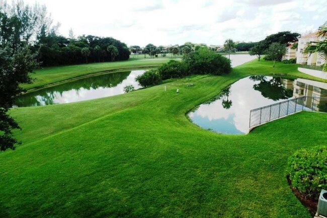 Foto del edificio - 3400 Pinewalk Dr N