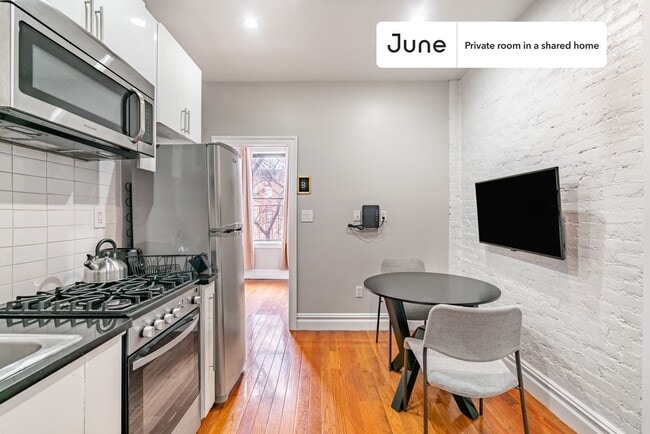 Foto del edificio - Room in Shared 2 bed/1 bath home