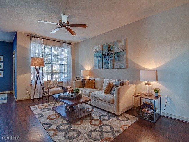 Foto del edificio - 13838 The Lakes Blvd