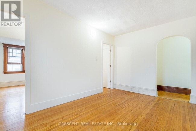 Building Photo - 180 Queens Dr