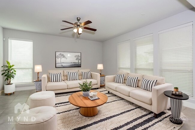 Foto del edificio - 120 Knight of Realm Blvd