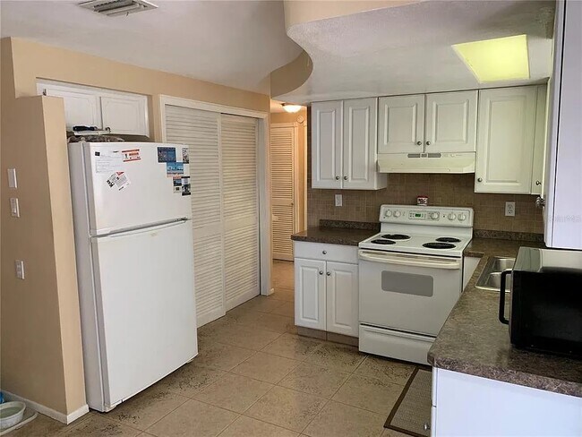 Building Photo - 3300 Thorny Ridge Dr