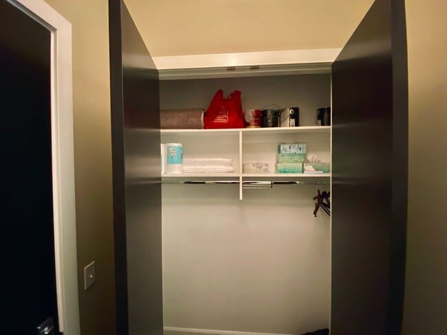 Building Photo - Luxury 2 Bedroom 2 Bathroom Condo Downtown -