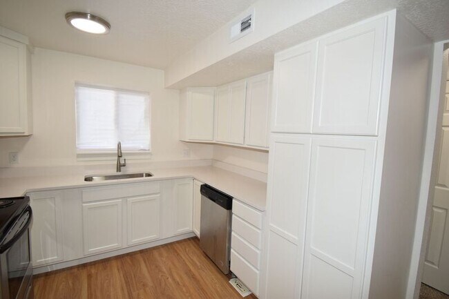 Building Photo - 4451 Dean Cir