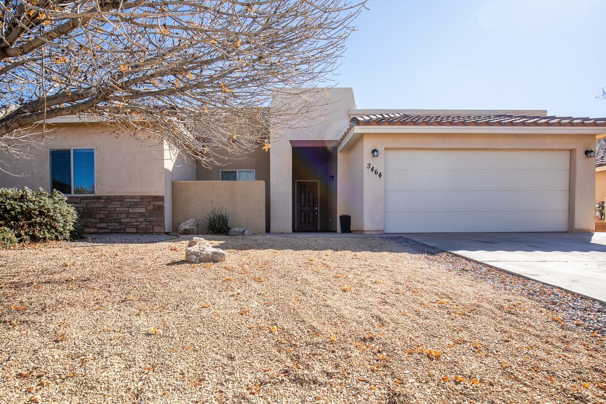 Foto principal - Spacious 4 Bedroom 2 Bath Home in Mesa Vil...