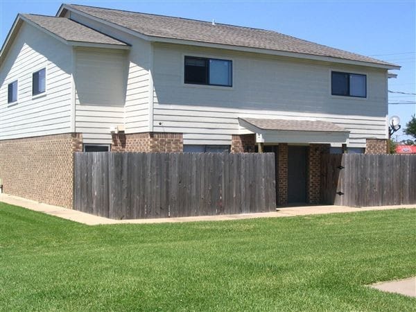 Primary Photo - 2801 Longmire Dr