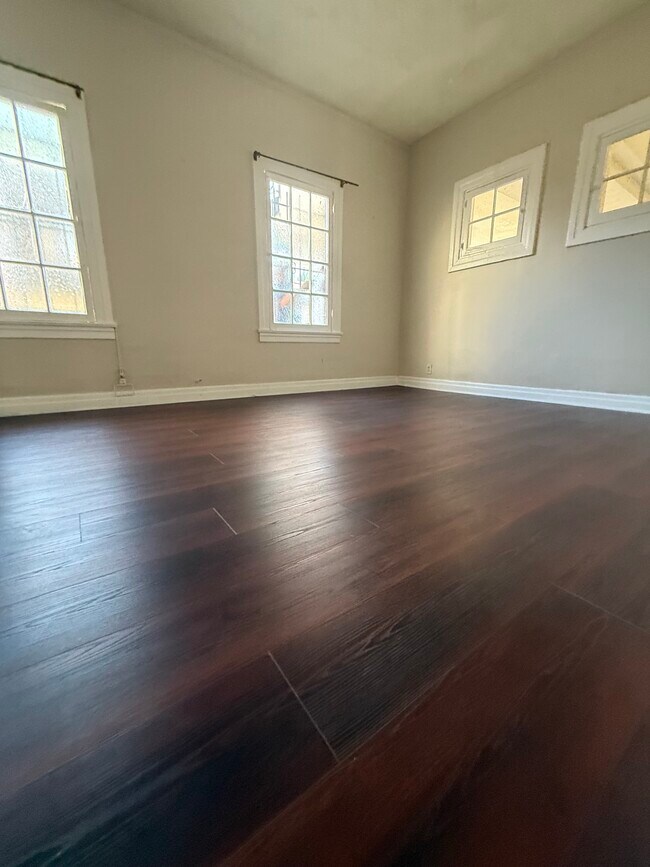 Foto del edificio - 839 N Poinsettia Pl