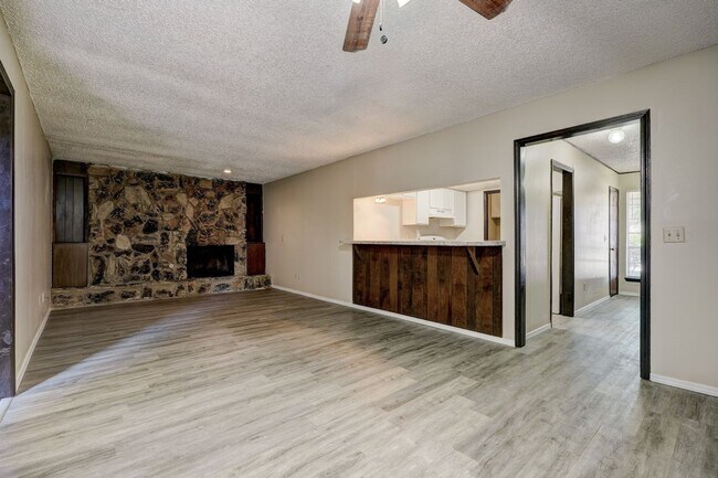Foto del edificio - 3 Bed, 2 Bath Duplex in Midwest City, Ok 73110