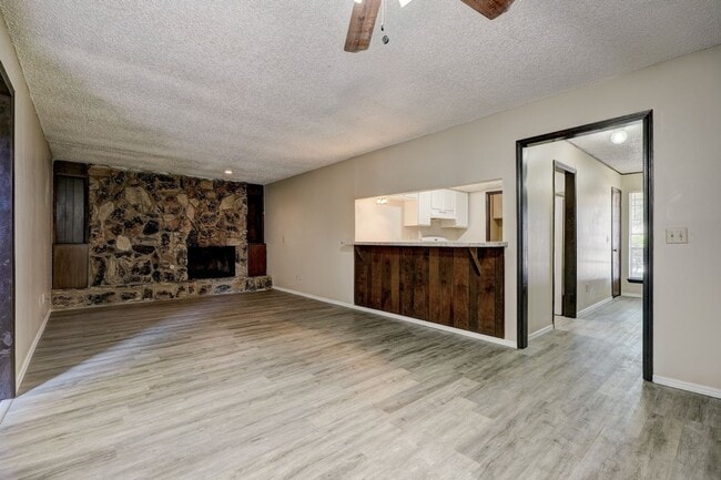 Building Photo - Bradfred Street 3807/3809